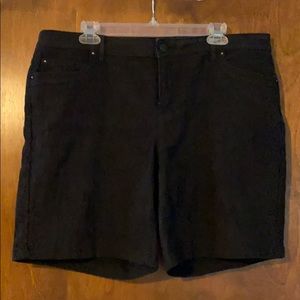 Simply Vera Wang Black Shorts SZ 14